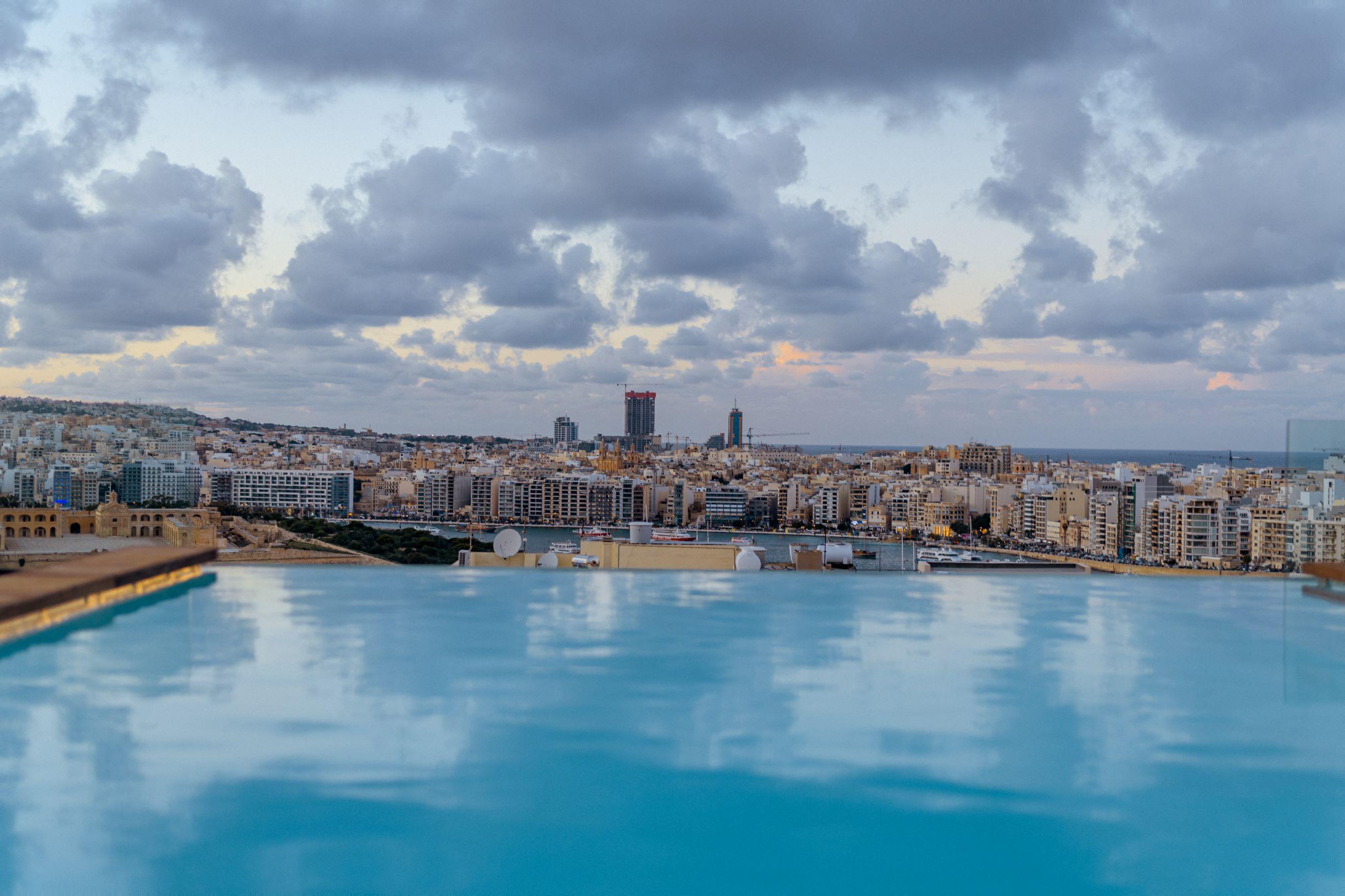 The Embassy Valletta Hotel Экстерьер фото